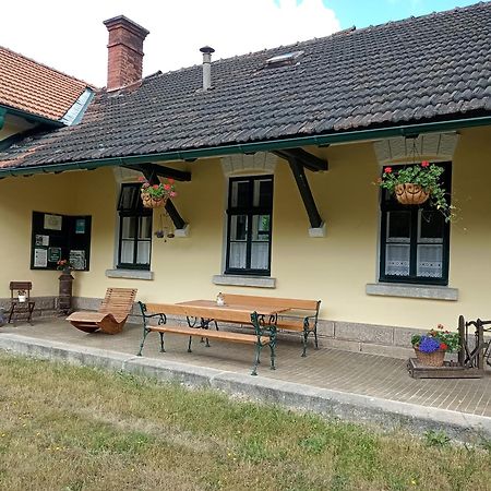그뮌트 Nostalgie Bahnhof 아파트 외부 사진